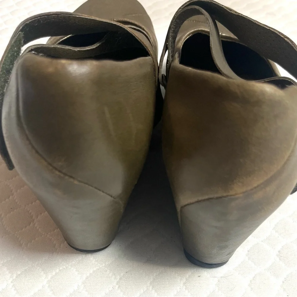 Tsubo Olive Green Art To Wear Leather Mary Jane Style Wedge Size 8